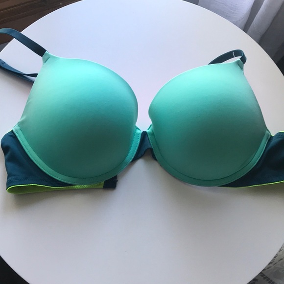 Victoria Secret Push-Up Bra - Picture 1 of 3